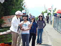 「誰と来ましたか?」